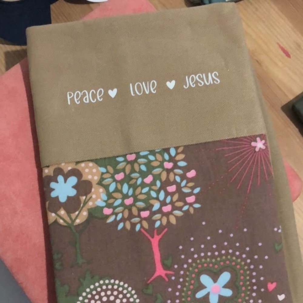 Capa para Biblia Peace-Love-Jesus